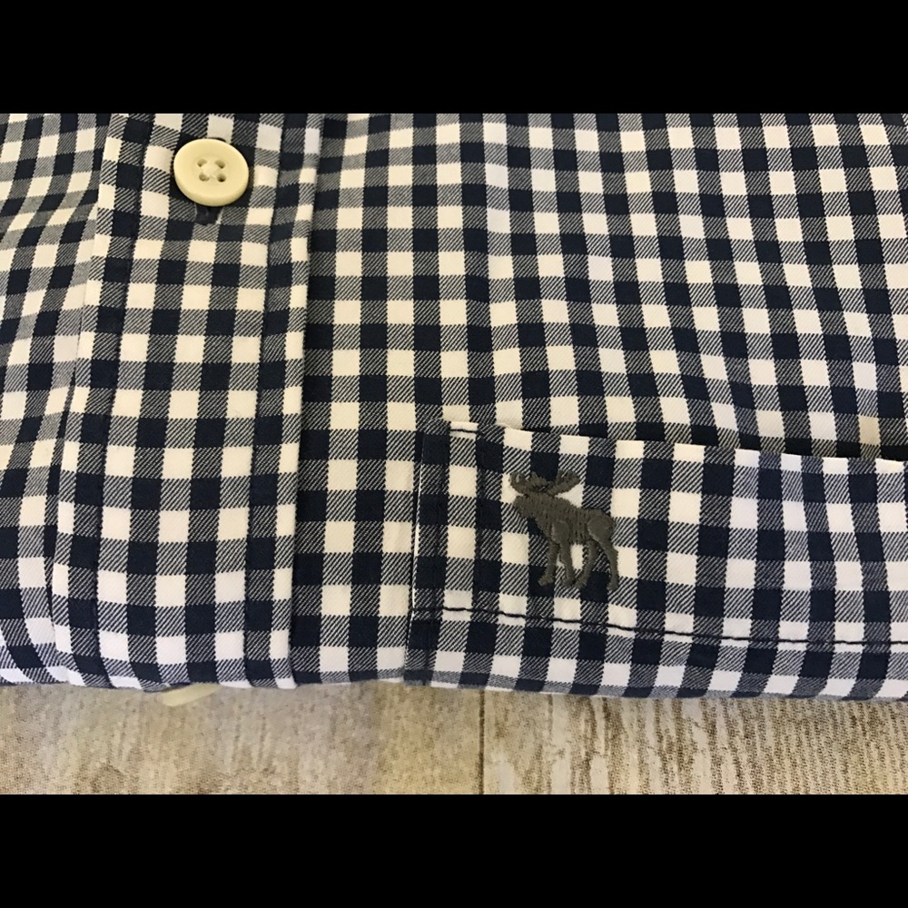 ✨Abercrombie & Fitch NY Short Sleeved Dress Shirt✨ - Picture 3 of 4